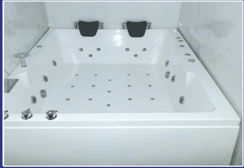 Aquafeel Elite Free Standing Bath Tub with Dual Head Rest